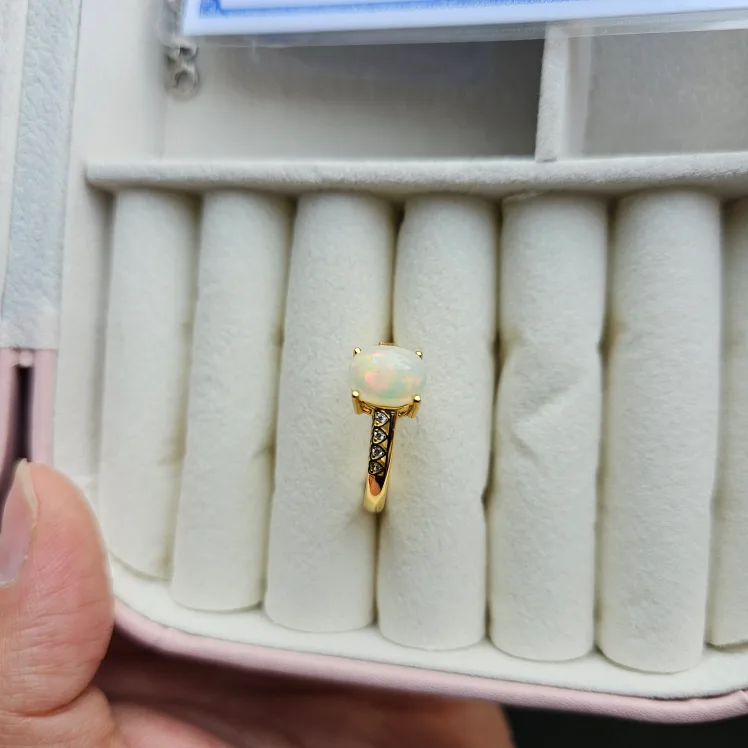 Gold Ring with Opal Stone image indicator(2)