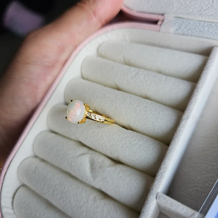Gold Ring with Opal Stone image indicator(3)