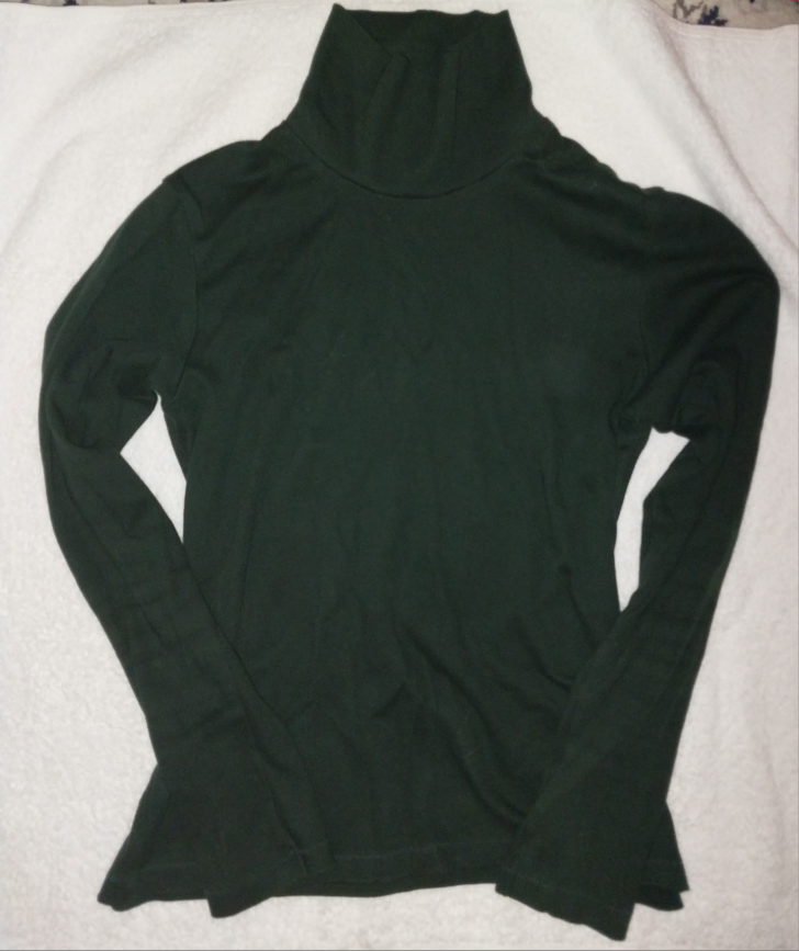 Uniqlo Dark Green Turtleneck - Size Small