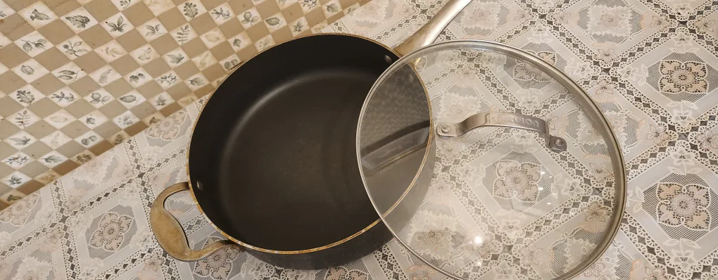 Large Stock Pot with Lid image indicator(3)