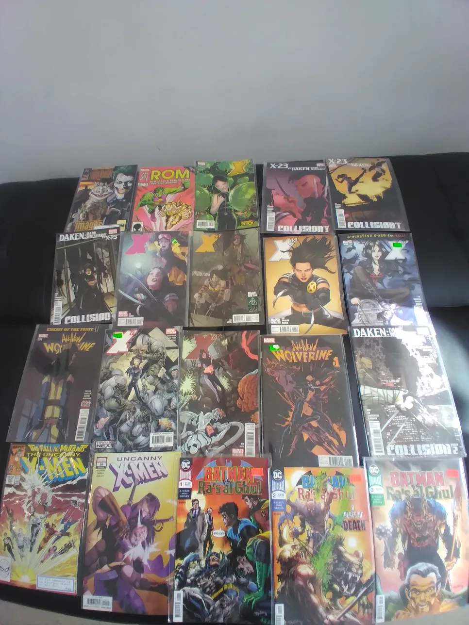 Mixed Lot of Marvel & DC Comic Books thumbnail