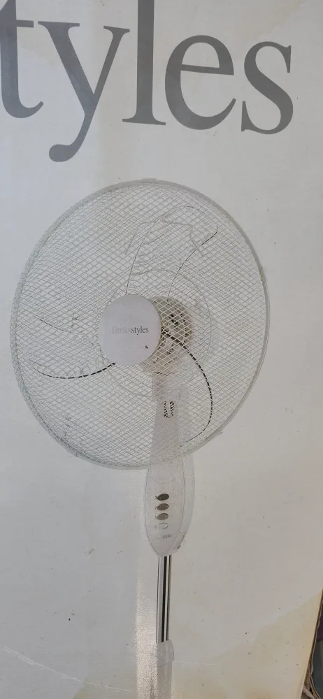 Home Styles 16" Oscillating Pedestal Fan. NEVER USED NEW image indicator(3)