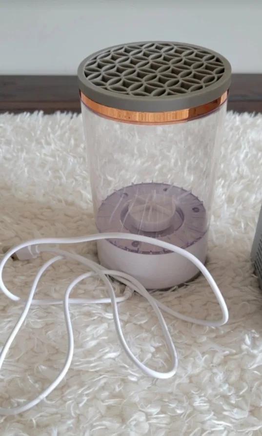 Makeup Brush Cleaner - New in Box image indicator(4)