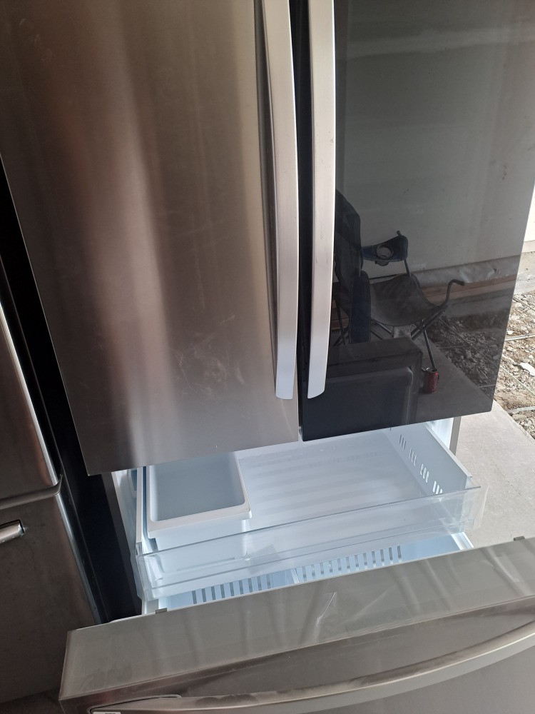 LG Refrigerator - photo 3