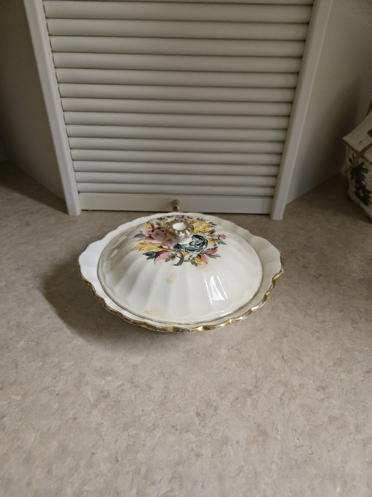 Sovereign Potters Earthenware Covered Dish