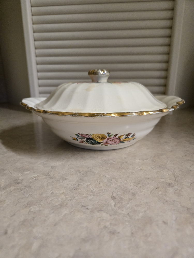 Sovereign Potters Earthenware Covered Dish - photo 2