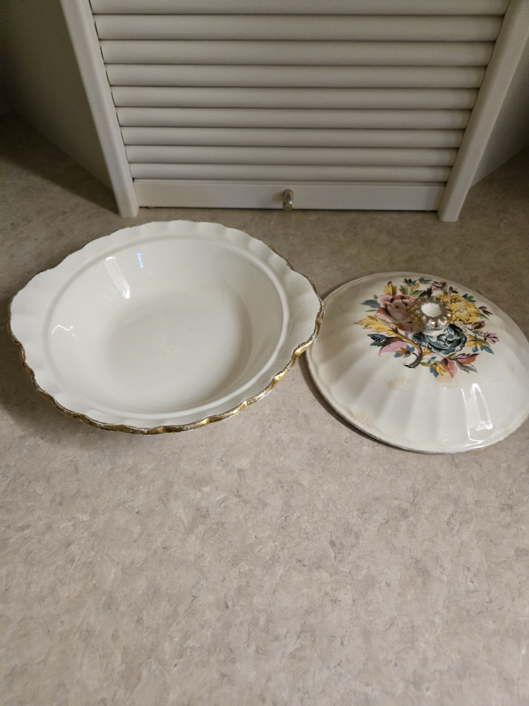Sovereign Potters Earthenware Covered Dish - photo 3