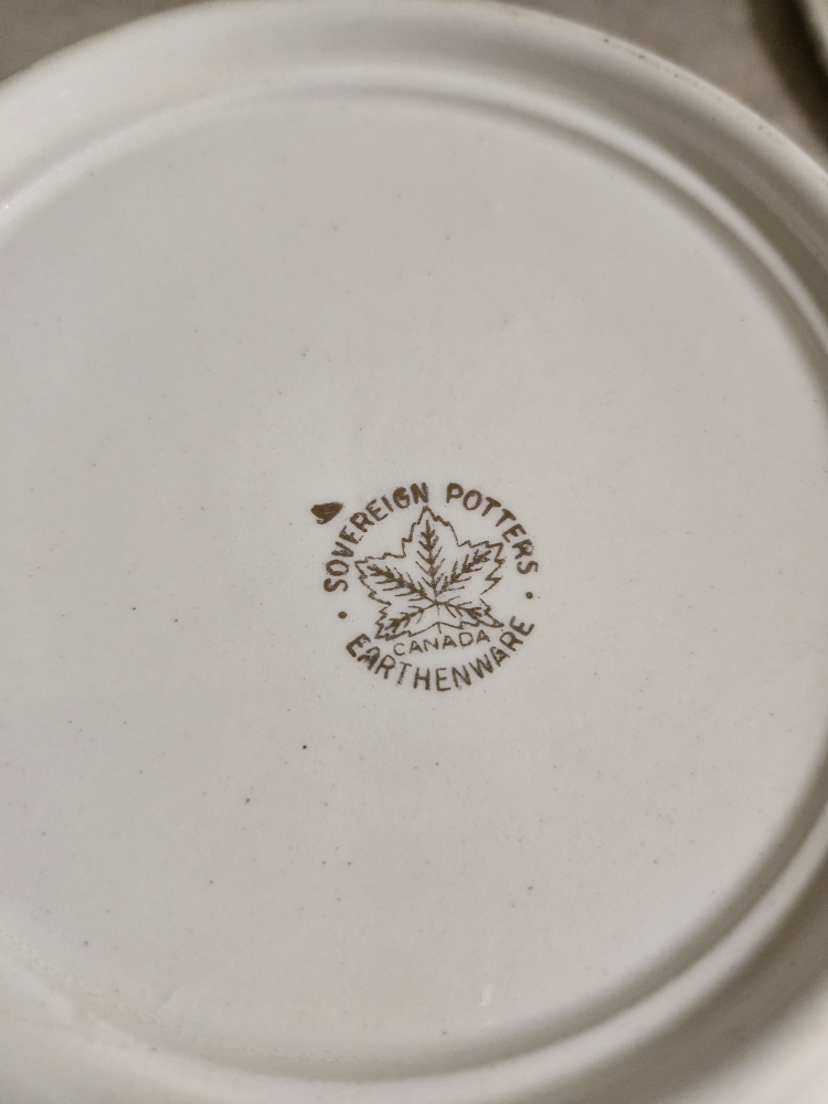Sovereign Potters Earthenware Covered Dish - photo 5