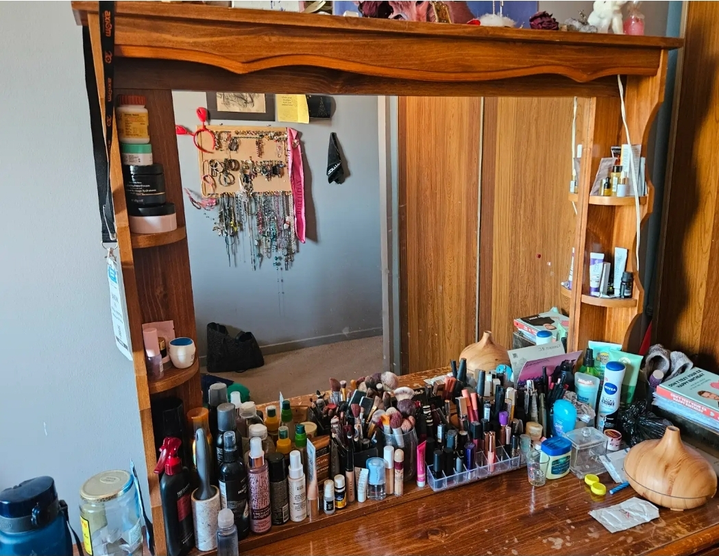 Wooden Dresser with Mirror - photo 3
