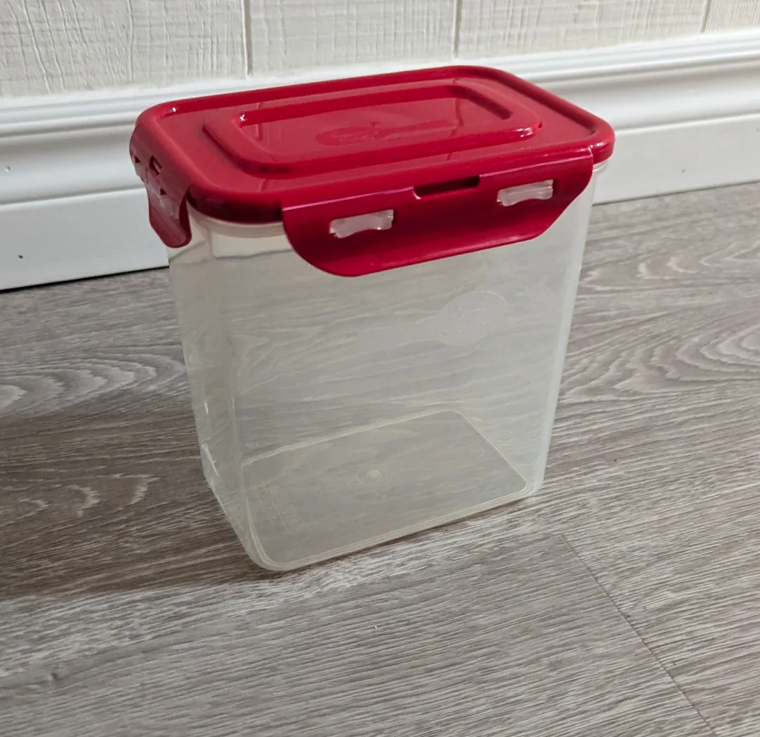 LocknLock Food Storage Container thumbnail