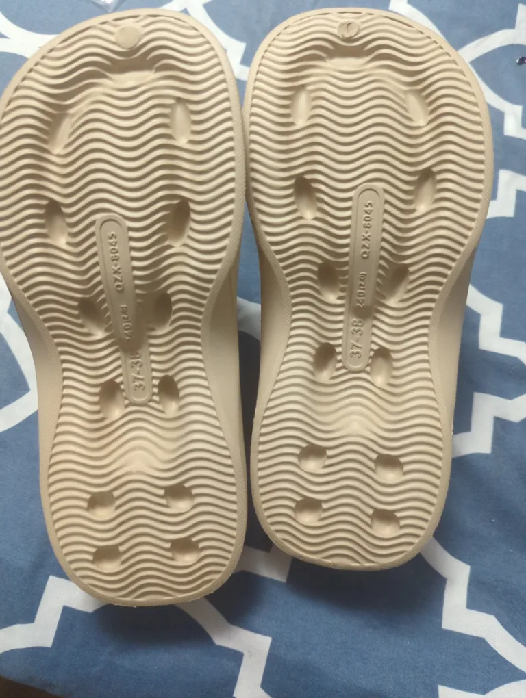 Beige Clogs Size 37-38 image indicator(2)