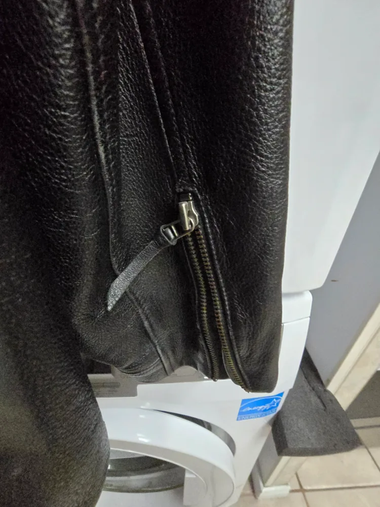 Men's Danier Black Leather Jacket size 2 XL ( fits ХL) image indicator(3)