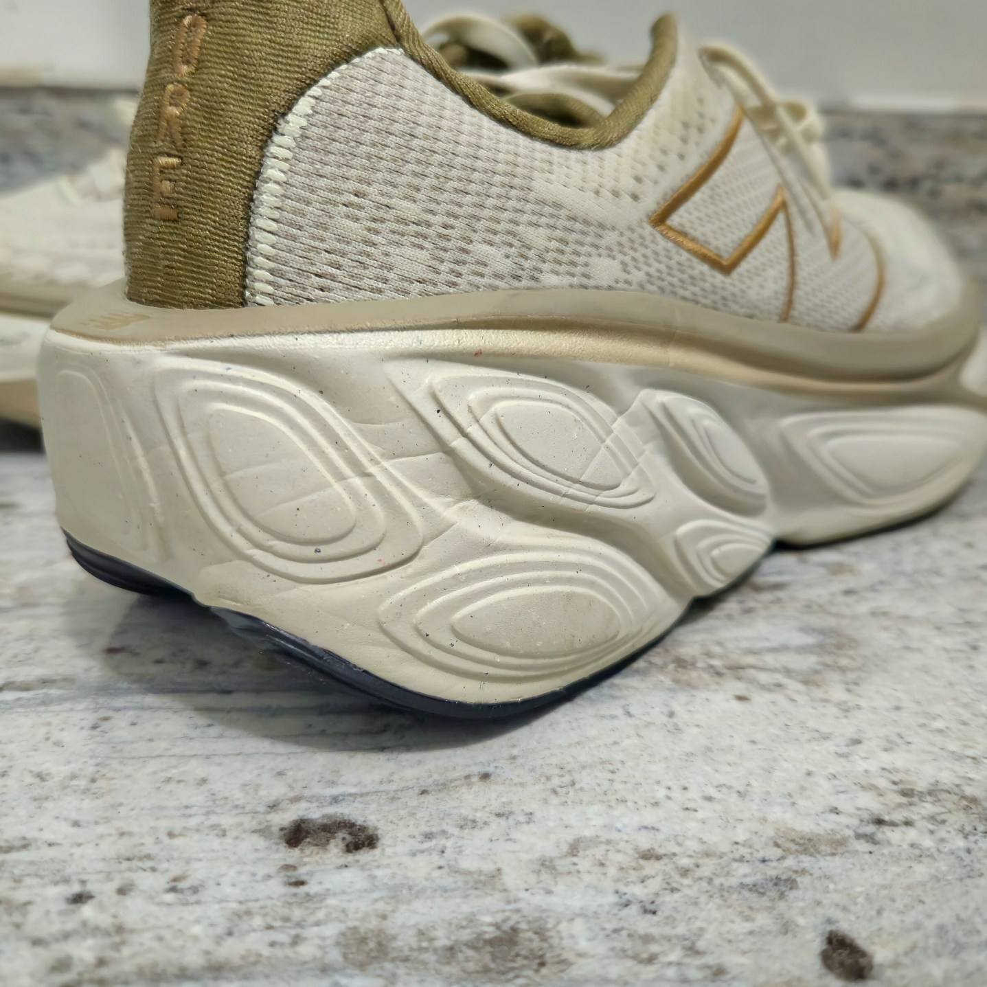 New Balance More v5 | Like New | Size 8 Men's - photo 3