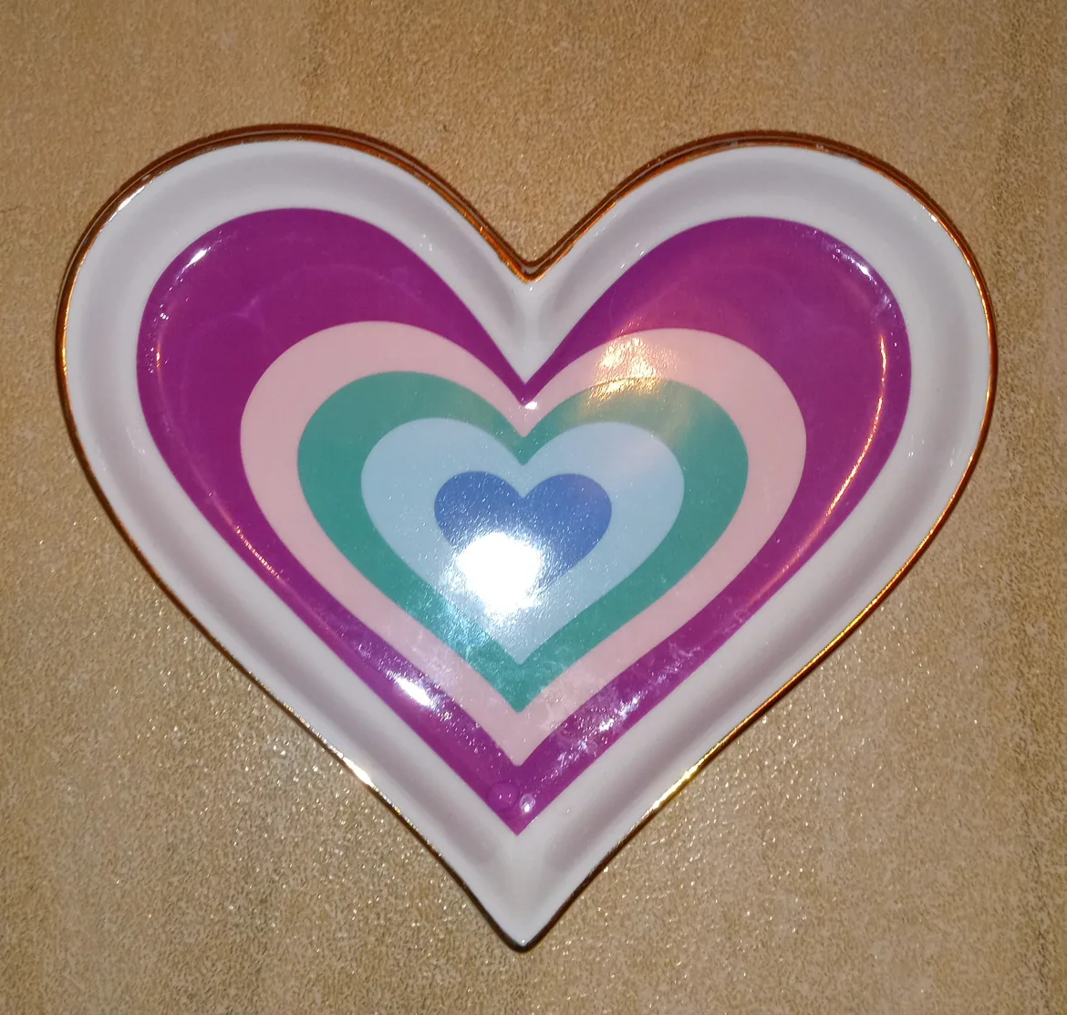 Heart-Shaped Decorative Plate thumbnail