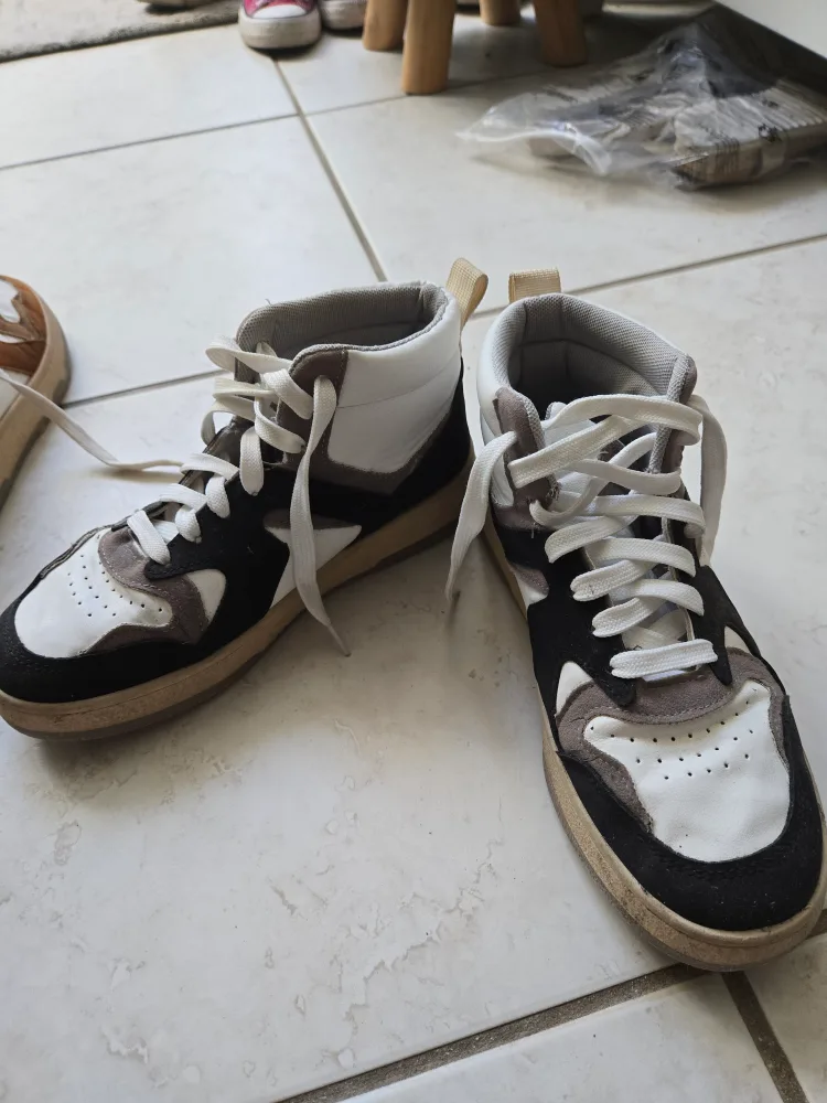 Size 6 6.5 High-top Colourblock Sneakers image indicator(4)