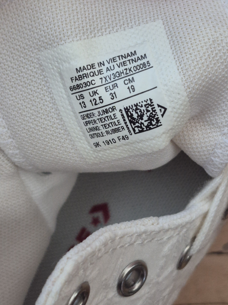 Converse brand new white floral texture shoes Size 13 Youth - photo 2