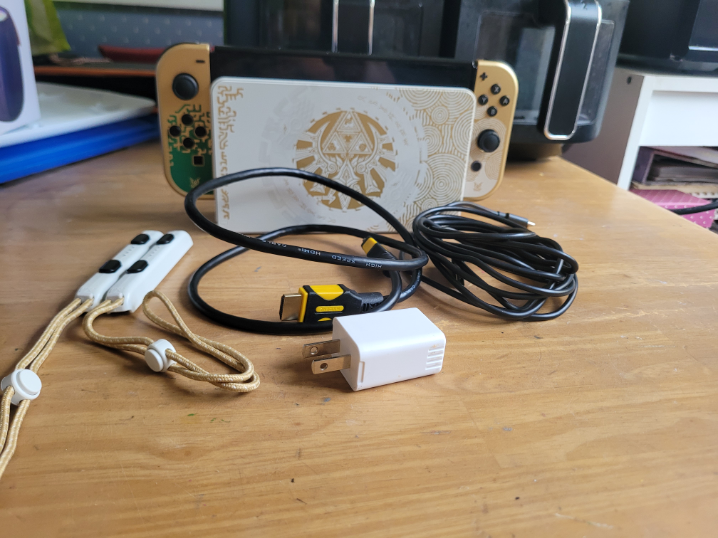 Switch OLED. Breath of the Wild limited edition.