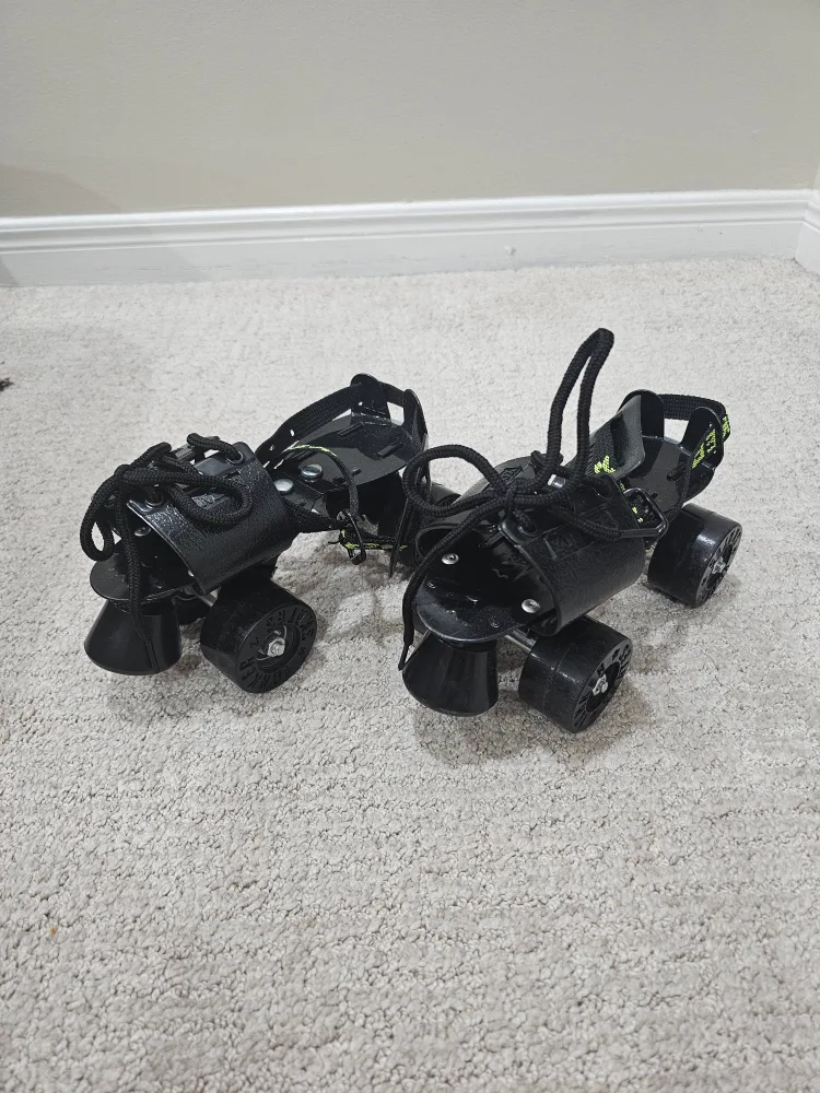 Black Roller Skates thumbnail