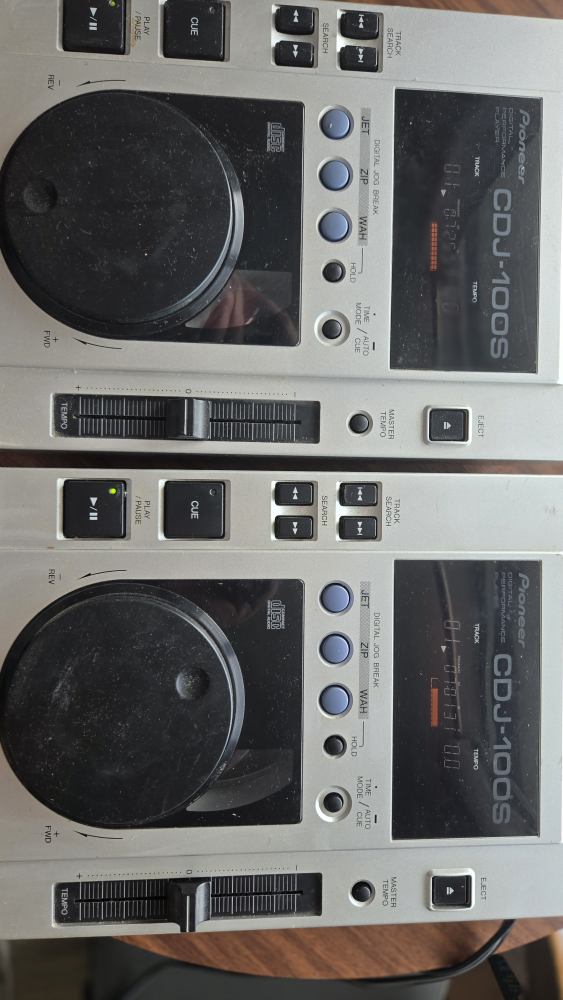 Pioneer CDJ-100S CD Player with Case
