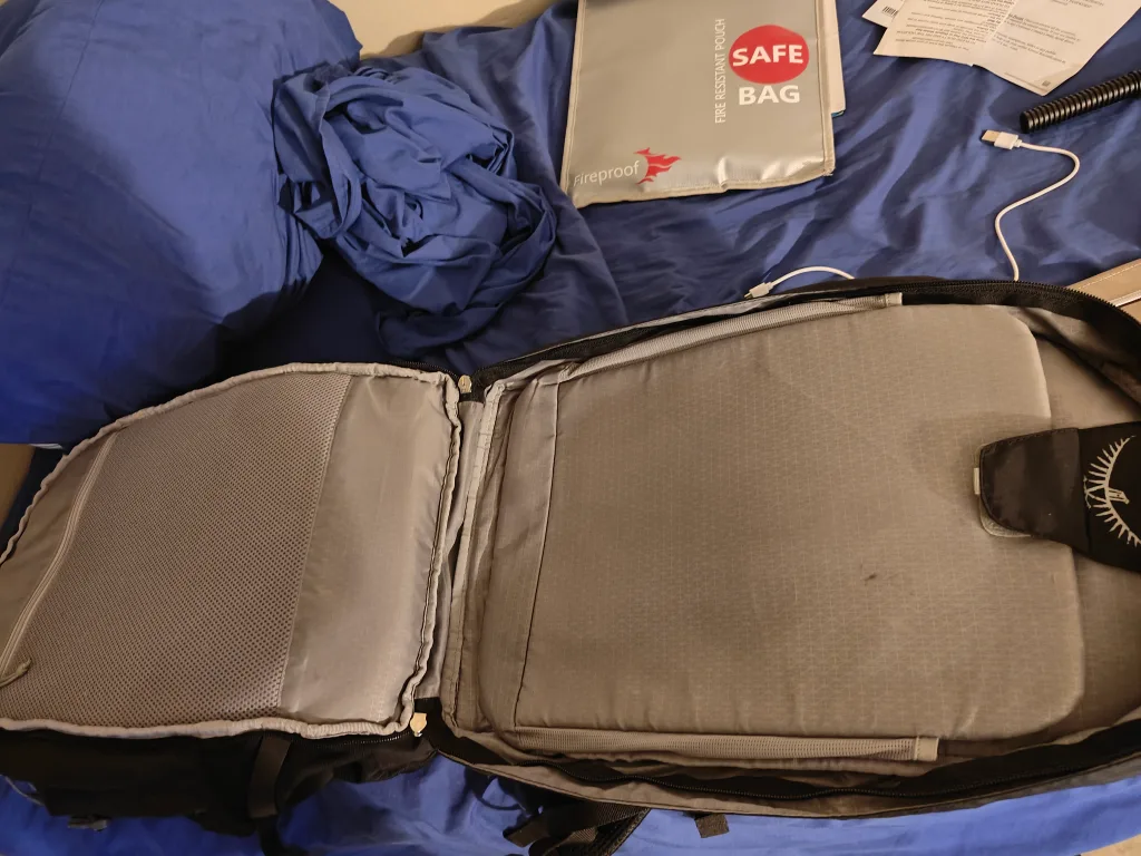 Osprey black Nebula Backpack used image indicator(5)