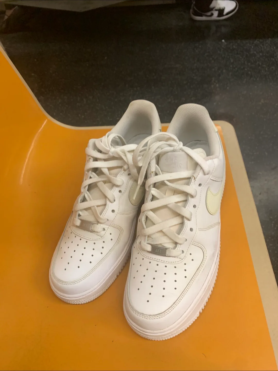Nike Air Force 1 - Size US 9.5 thumbnail