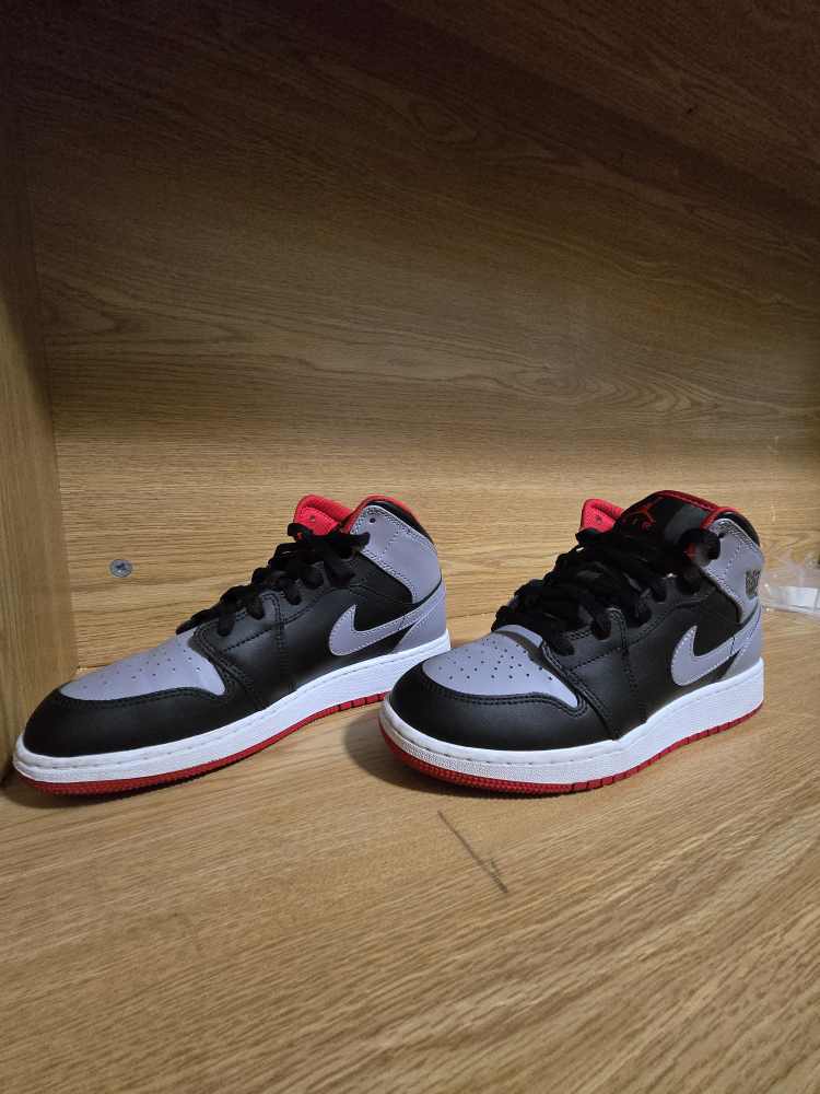 Nike Air Jordan 1 Mid - Size 6 - photo 2
