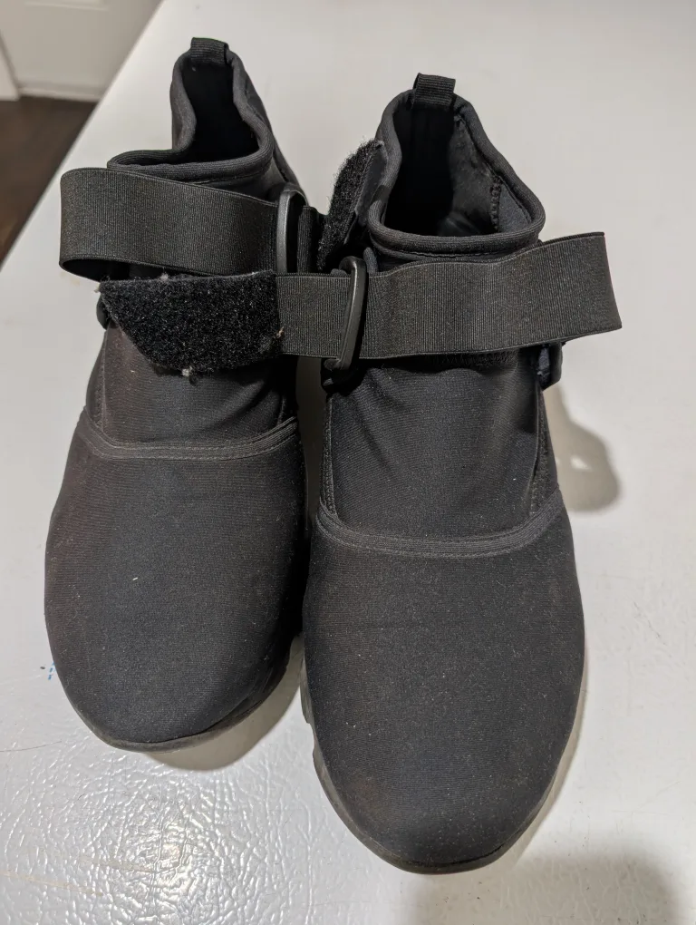 Assorted Used Men's Shoes image indicator(4)