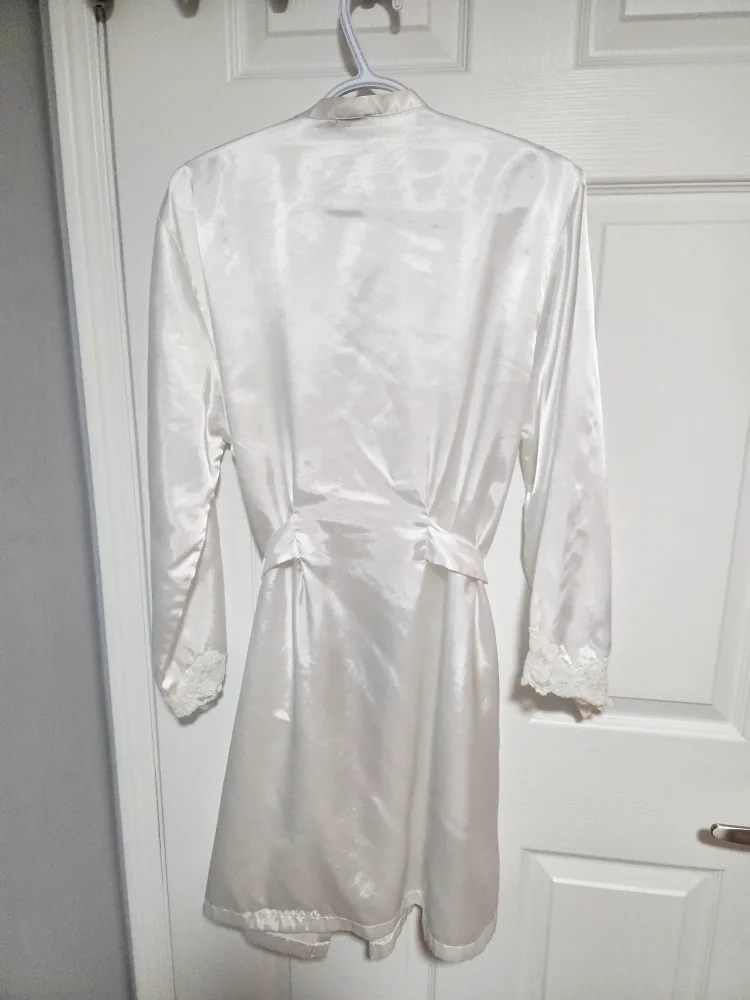 Jones New York White Satin Robe XL image indicator(2)