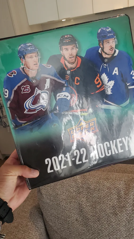 FREE Hockey Card Binder thumbnail