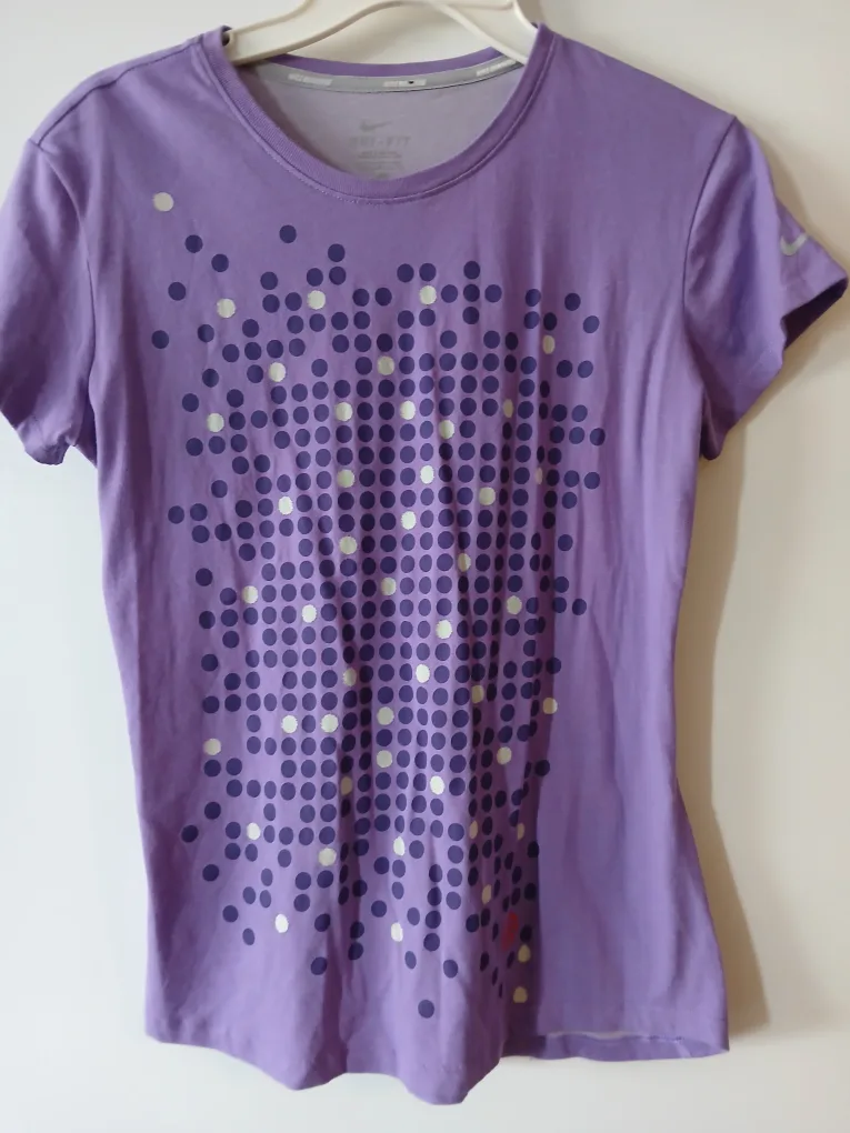 Nike Dri-fit top. Small. Mossimo Blue Tank Top. Medium. image indicator(2)