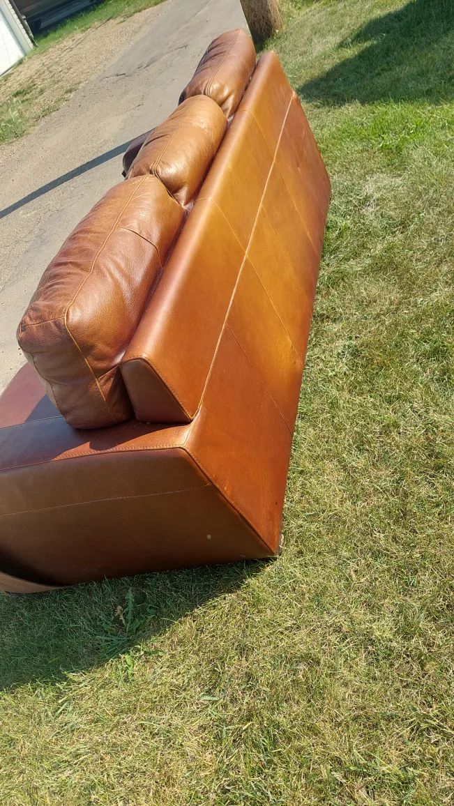 Free Brown Leather Sofa image indicator(3)