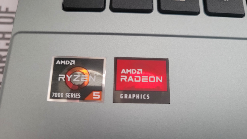 ASUS Vivobook 15.6" AMD Ryzen 5 - New in Box - photo 4