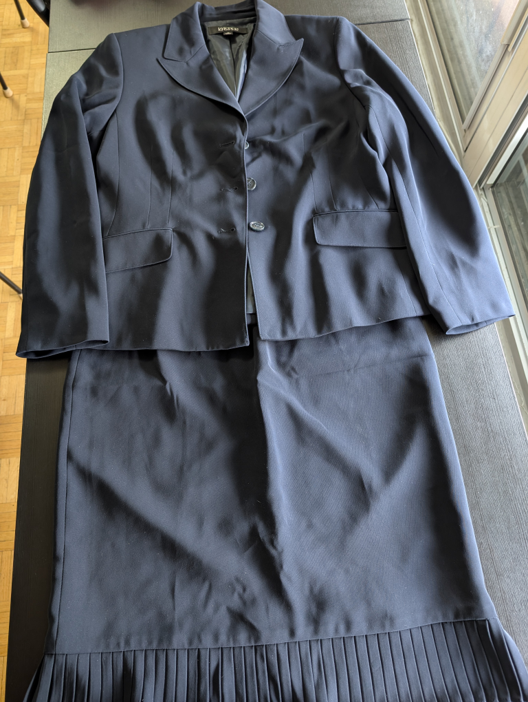 Kasper Navy Blue Skirt Suit Size 10 - photo 2