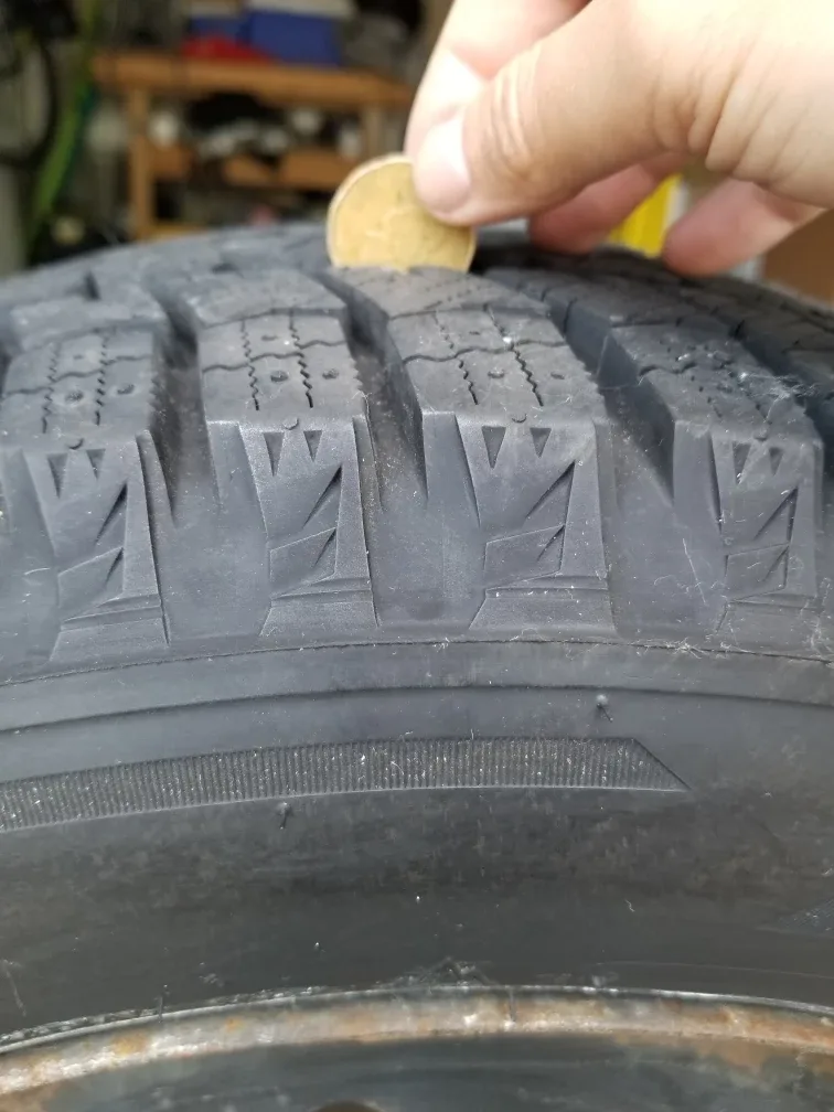 205/60/R16 winter tires (+ rims), Bridgestone, used one season image indicator(5)