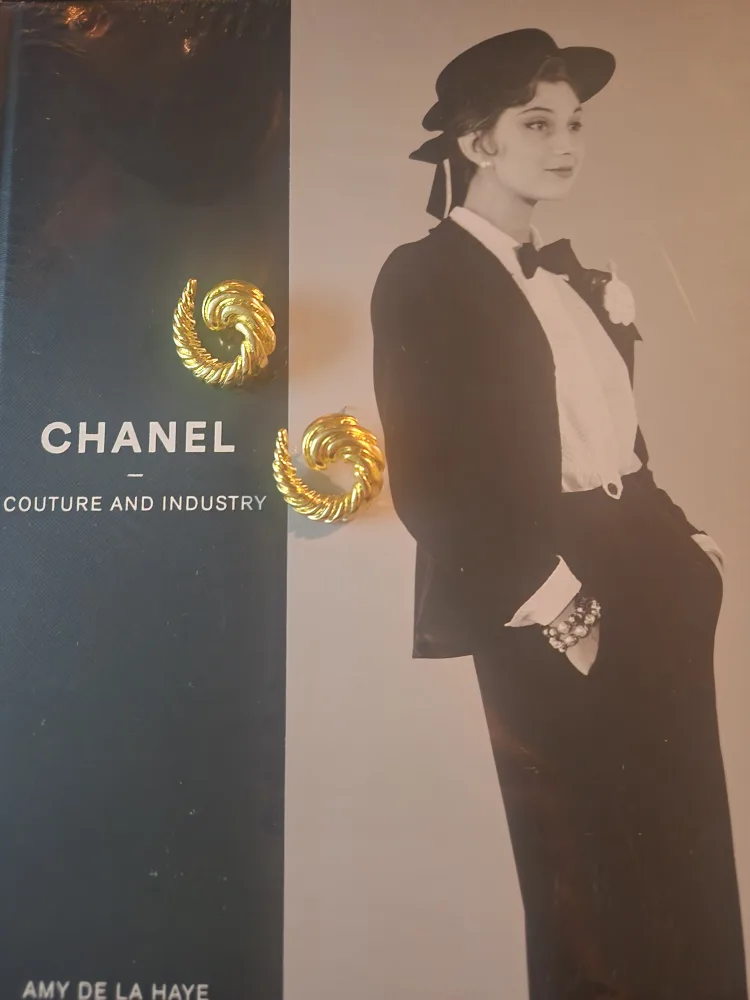 Brand new chunky gold croissant earrings thumbnail
