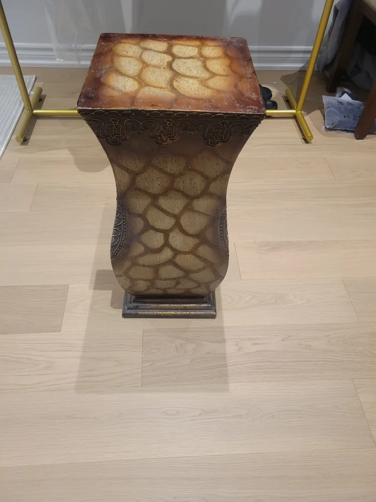 Decorative Floral Accent Table image indicator(2)