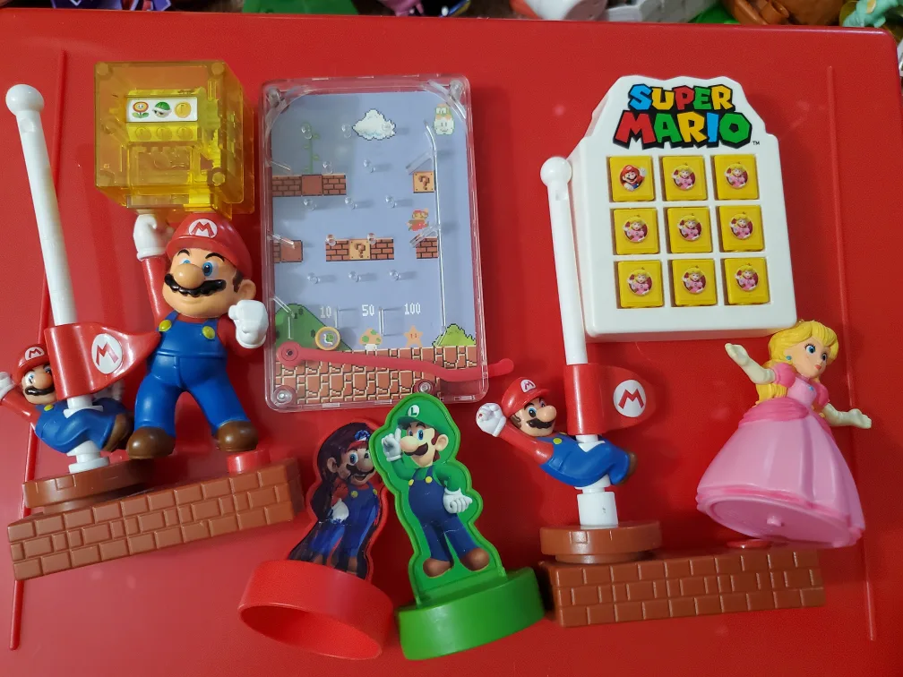 Happy meal Super Mario Figures & Games Lot thumbnail