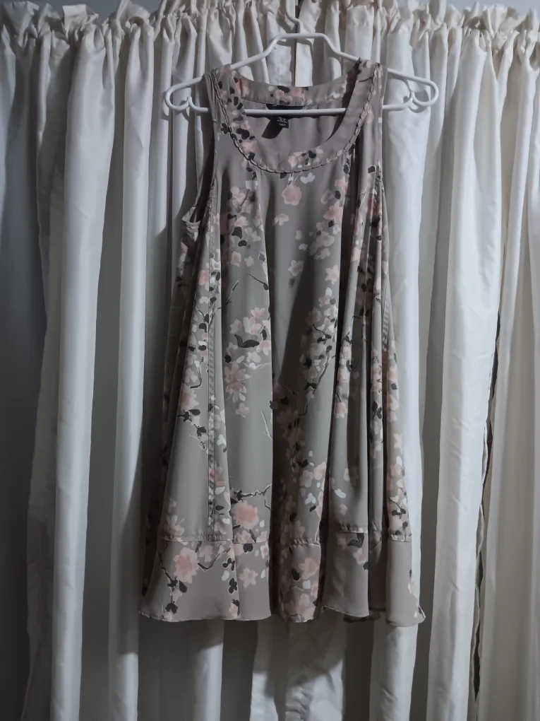 H&M Floral Sleeveless Dress - Size 4 image indicator(2)