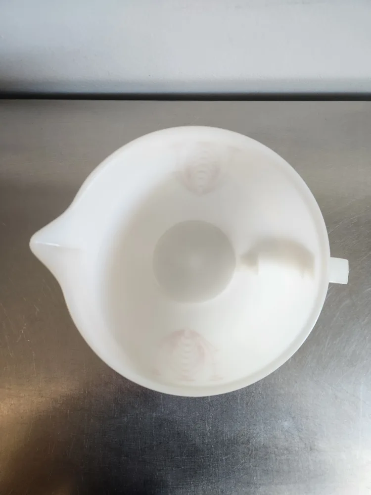 Vintage White Plastic Mixing Bowl with Lid image indicator(5)