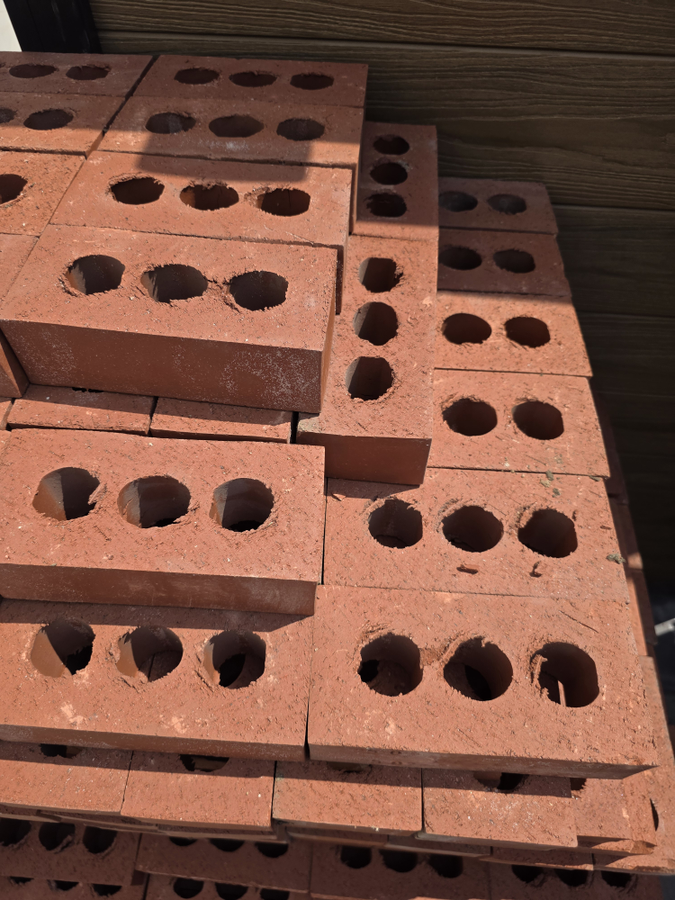 Red Bricks (around 470) - photo 2