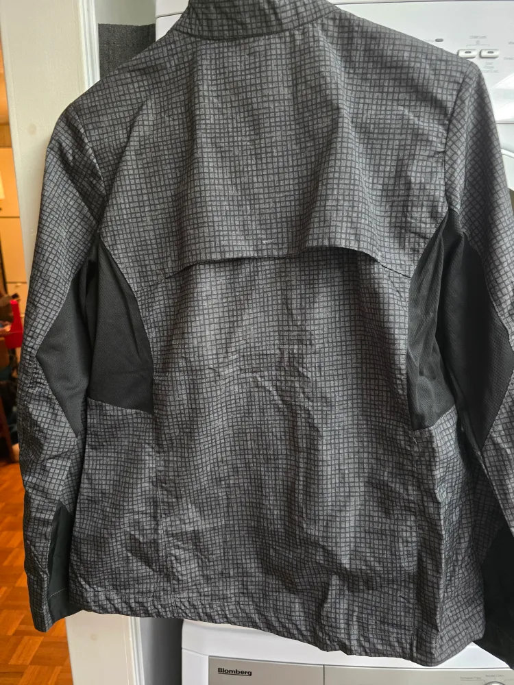 Ladies rain Jacket, Size M new with tag image indicator(2)