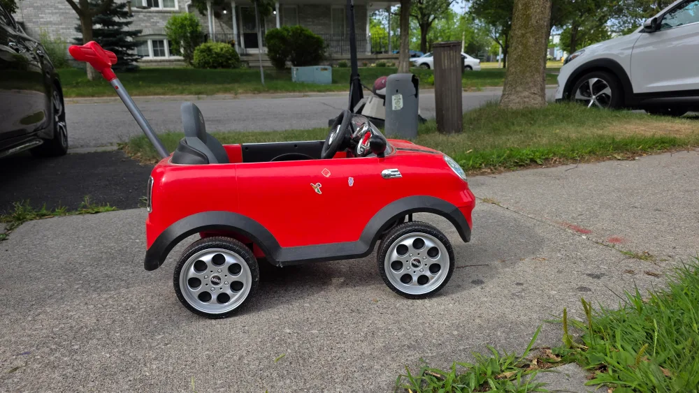 Red Mini Cooper Ride-On Car image indicator(2)