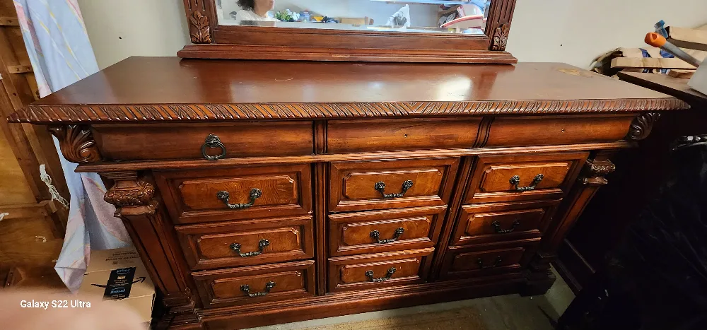 Vintage Wood Dresser with Mirror image indicator(3)
