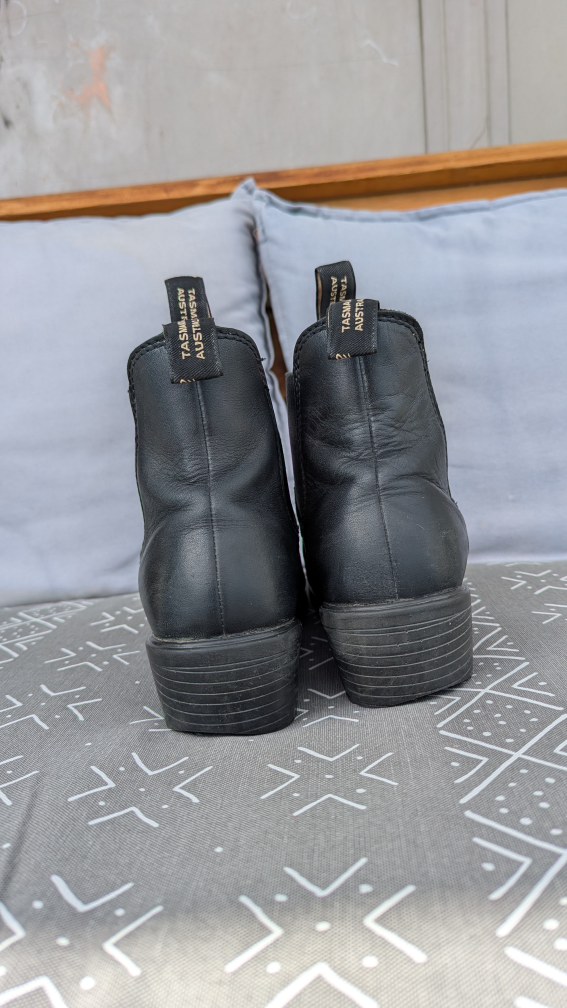 Blundstone Black Leather Chelsea Boots Size W9 - photo 3