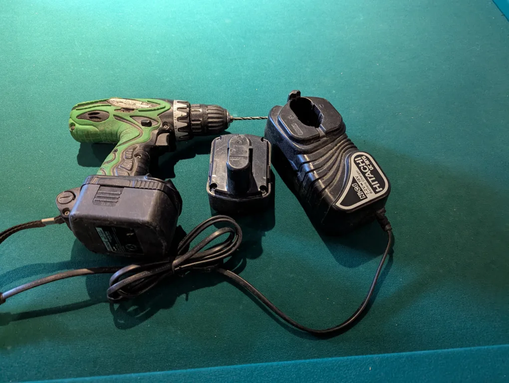 Hitachi DS-14DVF3 Cordless Drill Driver thumbnail
