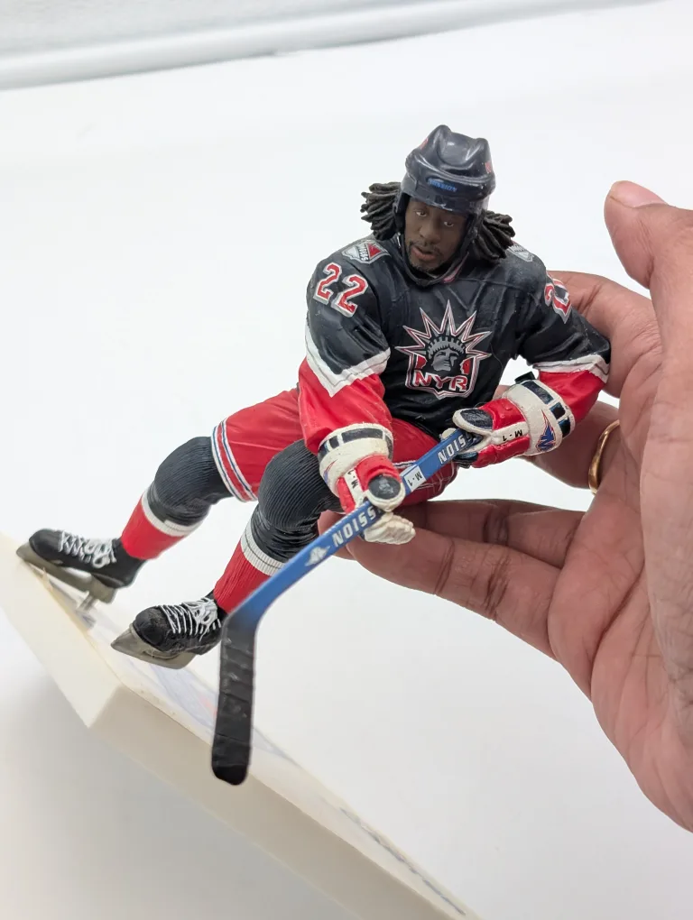 Anson Carter NY Rangers Figurine image indicator(2)