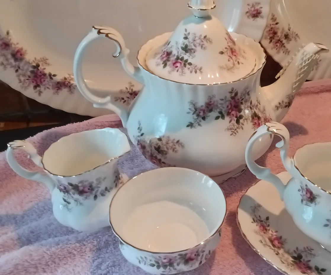 Collection of Royal Albert "Lavender Rose " Selling as a Bundle. image indicator(4)