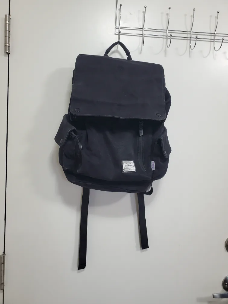 BACK TO SCHOOL: Black Backpack image indicator(2)