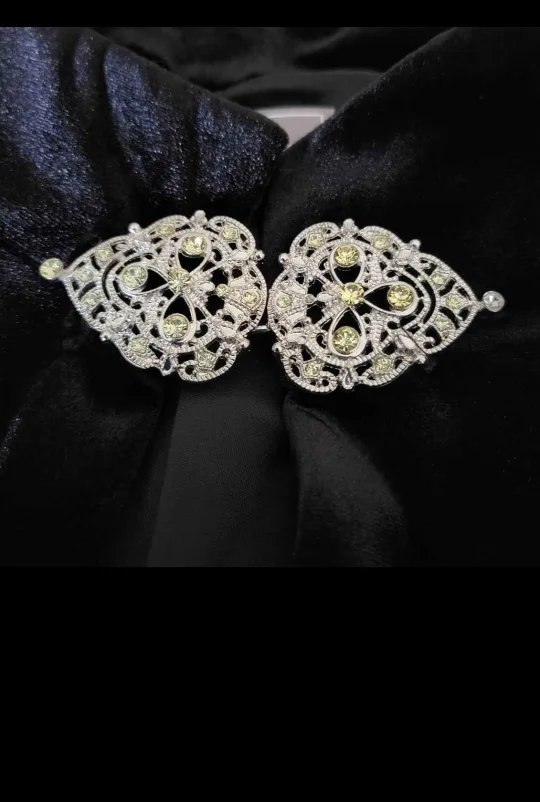 Black Velvet Cape with Broach closure by LAURA, Size L/XL image indicator(4)