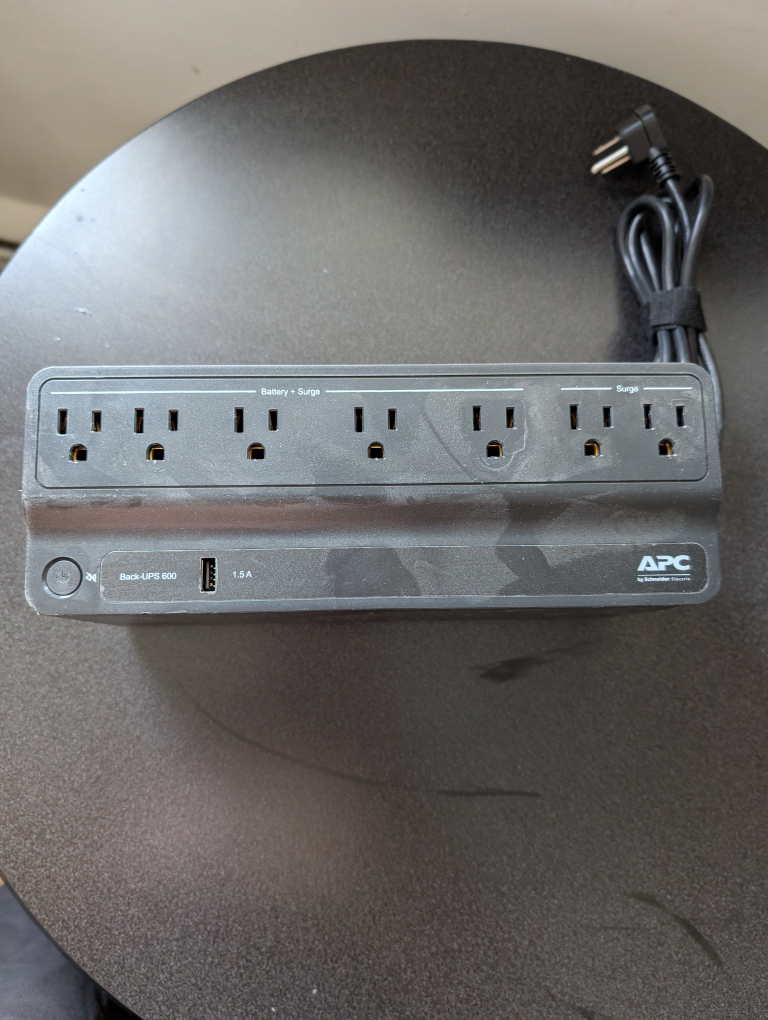 APC Back-UPS 600 - photo 2